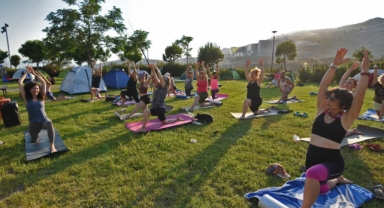 Yoga festivali Bornova Macera Parkı'nda başladı