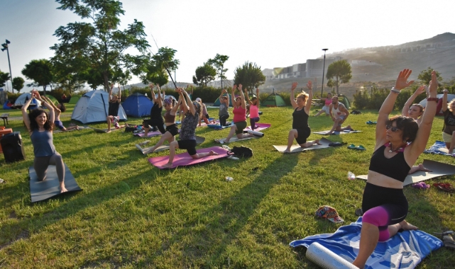 Yoga festivali Bornova Macera Parkı'nda başladı