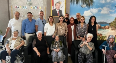 AK Parti İzmir’den eş zamanlı ‘Gönül Kapısı’ ziyareti