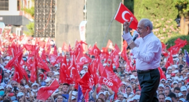 Balıkesir'de CHP rüzgarı: İzmir'den dikkat çeken pankart! 