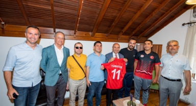 Başkan Soyer görme engelli sporcuları ağırladı