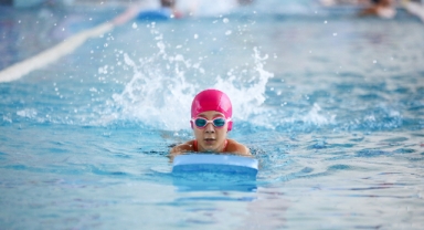 Buca’da ilk başarılı kulaç heyecanı