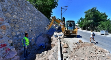 Büyükşehir'den 30 yıllık soruna neşter: Gürçeşme Caddesi yenileniyor 