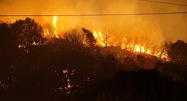 Çeşme'de yangın köyü sardı! Başkan Oran'dan yardım çağrısı