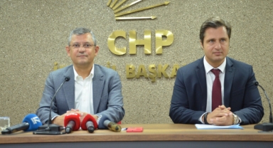 CHP’li Özel’den Adolf Hitler benzetmesi: Rabia Mısır’dan, söylem Hitler’den… 