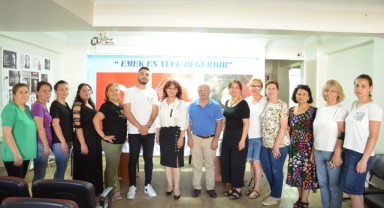 CHP Menemen'den kadınlara çağrı: Adam tek, biz çoğuz!