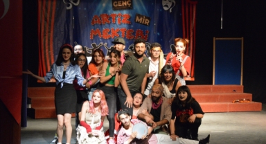 Genç İzmir’in ilk oyunu sahnede