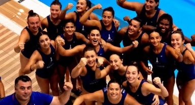 İzmir’e bir kupa daha: Bu şampiyonluk İzmir’in kadınlarına çok yakıştı!