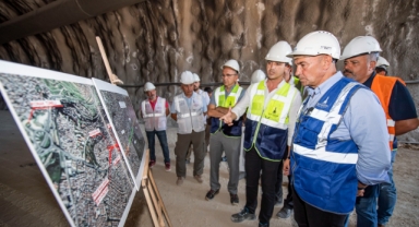 İzmir'in en uzun tünelinde yoğun tempo: Başkan Soyer çalışmaları inceledi 