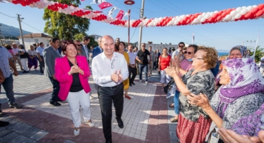 Karaburun’da Mavi Bayrak ve Meydan Coşkusu