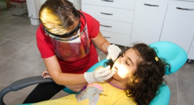 Karşıyakalı çocuklara ücretsiz diş sağlığı hizmeti