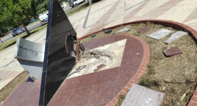 Konak’ın parkları vandalların hedefinde!