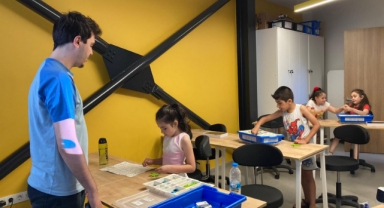 Konaklı çocuklar tatilde eğlenirken öğreniyor