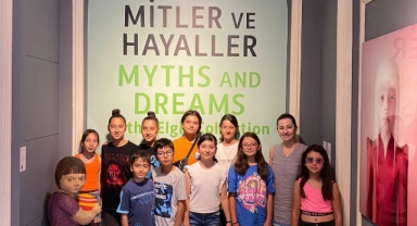 Kursiyer çocuklara sanat gezisi