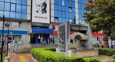 Menderes Belediyesi'nde yolsuzluk operasyonu