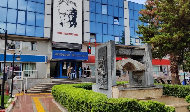 Menderes Belediyesi'nde yolsuzluk operasyonu