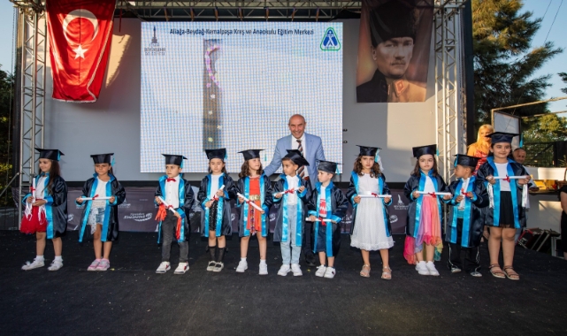 Miniklerin ilk mezuniyet heyecanına Başkan Soyer de ortak oldu