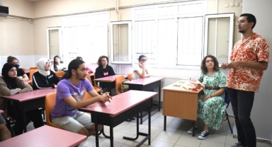 Üniversiteye hazırlanan gençlere Başkan İduğ'dan anlamlı destek