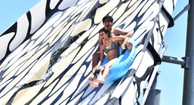 Yaz sıcaklarında eğlencenin merkezi Oasis Aquapark'a yoğun ilgi 