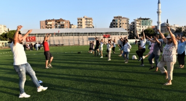 100. yılda 1922 kişiyle Zeybek