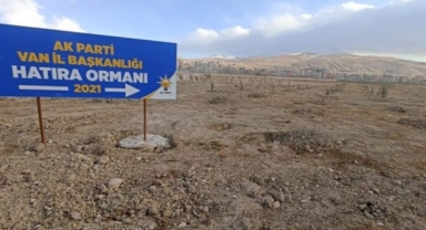 AKP’nin “çorak” hatıra ormanı alay konusu oldu: Tabelası var ağacı yok!