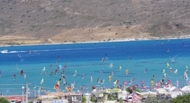 Alaçatı’da Dünya Surf Şampiyonası heyecanı büyük bir coşkuyla devam ediyor
