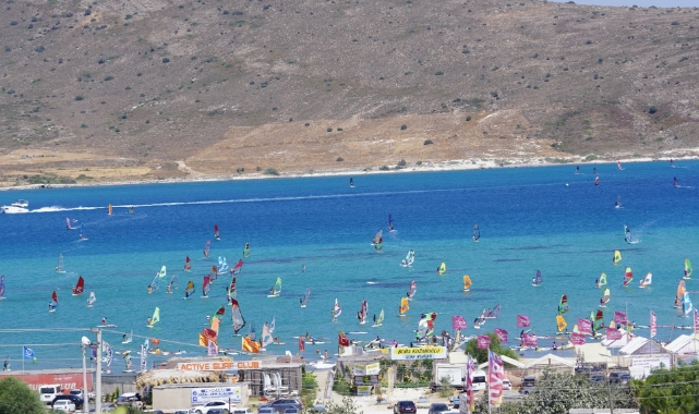 Alaçatı’da Dünya Surf Şampiyonası heyecanı büyük bir coşkuyla devam ediyor