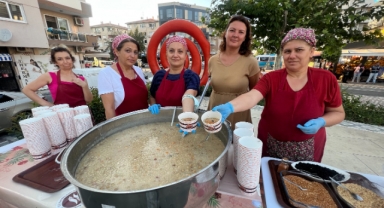 Aşure kazanları Narlıdere'de kaynadı