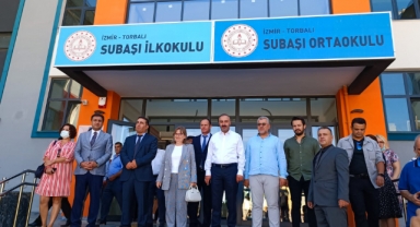 Bakan Yardımcısı Aşkar, İzmir'de öğretmen ve öğrencilerle bir araya geldi