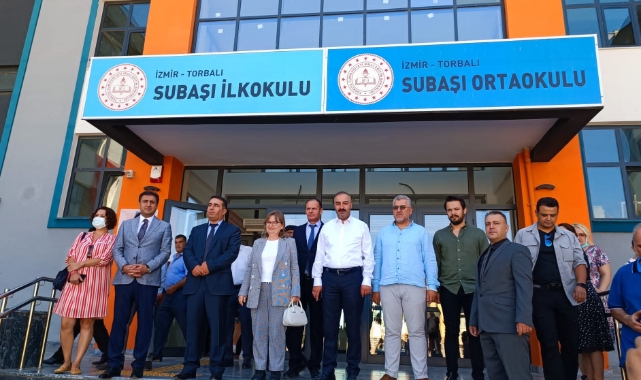 Bakan Yardımcısı Aşkar, İzmir'de öğretmen ve öğrencilerle bir araya geldi