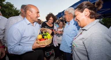 Başkan Soyer çiftçilerle buluştu: Bu topraklarda umudu gençlerimizle büyüteceğiz