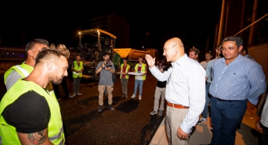 Başkan Tunç Soyer sahaya indi: Asfalt serim çalışmalarına yerinde inceleme