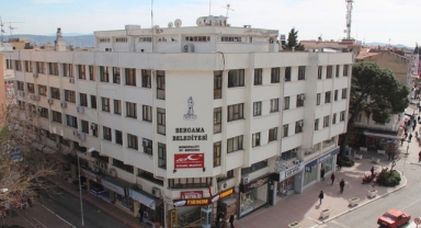 Bergama’da belediye binası çıkmazı: 2 yıldır güçlendirme maliyeti çıkarılmadı! 