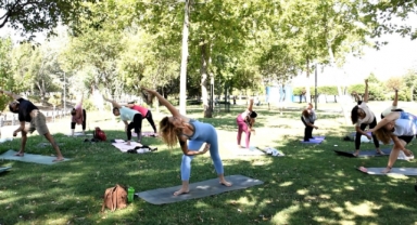 Bornova’da açık havada yoga