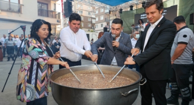 Buca’da geleneksel aşure ikramı gerçekleştirildi