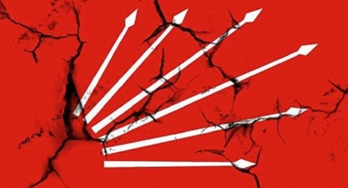 CHP Bergama'da istifa depremi