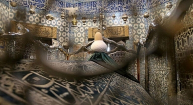 Eyüp Sultan Türbesi'ne çekiçli saldırı!