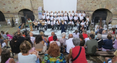 Foça Beşkapılar Kalesi'nde türk sanat müziği akşamı