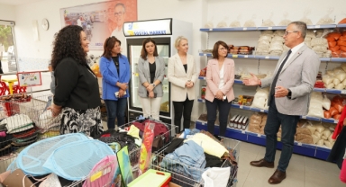 Gaziemir’in “İyilik Kapısı” Sosyal Market 2 yaşında