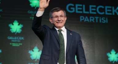 Gelecek Partisi'nde istifa depremi 