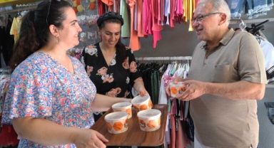 Hanımeli kadınları aşure dağıttı