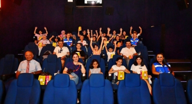 İzmir Büyükşehir Belediyesi şehit ve gazi çocuklarını sinemayla buluşturdu