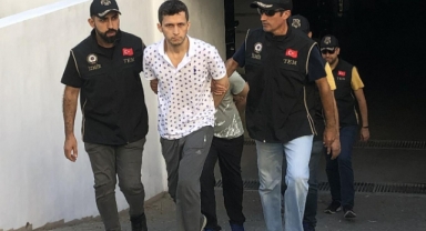 İzmir Emniyeti'nden FETÖ evine baskın : 3 Üsteğmen gözaltına alındı