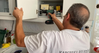 Karşıyaka Belediyesi 65 yaş üzeri bin kişiye evde tamir hizmeti verdi