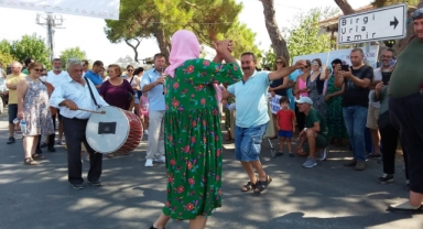 Köyü oyuklar bastı eğlence başladı