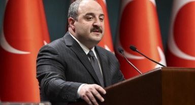 Mustafa Varank'tan eleştirilere yanıt: İzmir'deki fabrikaları örnek gösterdi