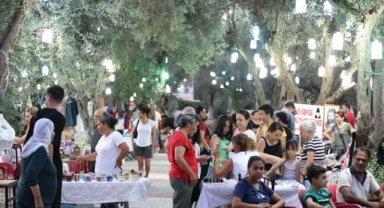 Narlıdere'de 'gece pazarı' yoğun ilgi görüyor