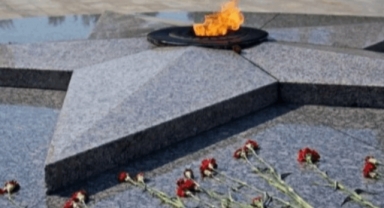 Rusya'da 'Sönmeyen Ateş' anıtına işeyen üç Türk turist tutuklandı