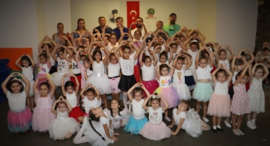 Sanat ve Kişisel Gelişim Atölyeleri'nde rengarenk final: Minikler yeteneklerini sergiledi 