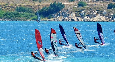 Uluslararası sörf yarışları Alaçatı'ya geri geldi! 